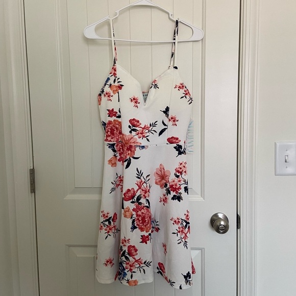NWT |‎ Almost Famous women’s floral minidress — medium - Picture 1 of 6